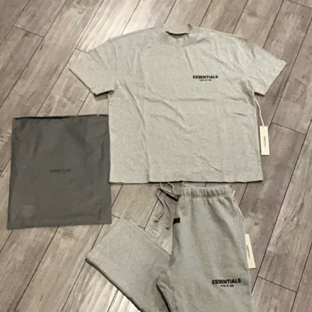 Men’s Fear of God Essentials Bundle, Sweatpants & T-Shirt, Size Small, NWT